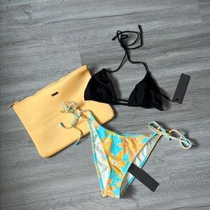 Triangl swimsuit set with bag.